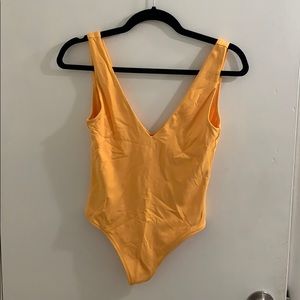 Aritiza Babaton V contour bodysuit (NEVER WORN)